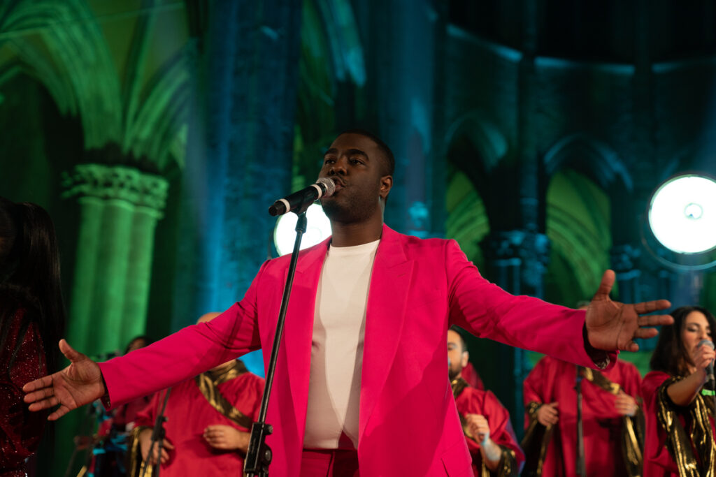 Tyree Miller emoziona il pubblico con la sua voce gospel