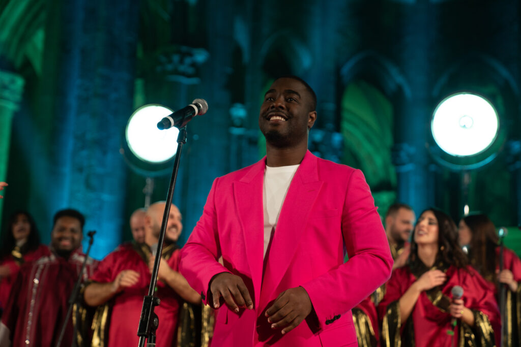 Esibizione di Tyree Miller, cantante gospel americano, sul palco a Napol
