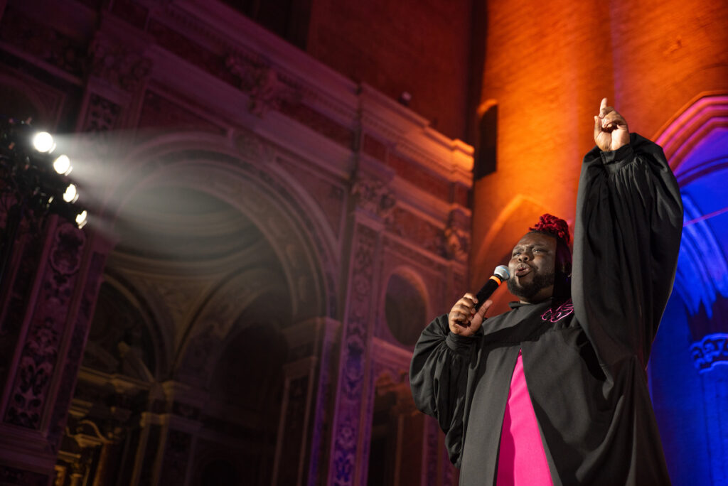 Cantante gospel in concerto